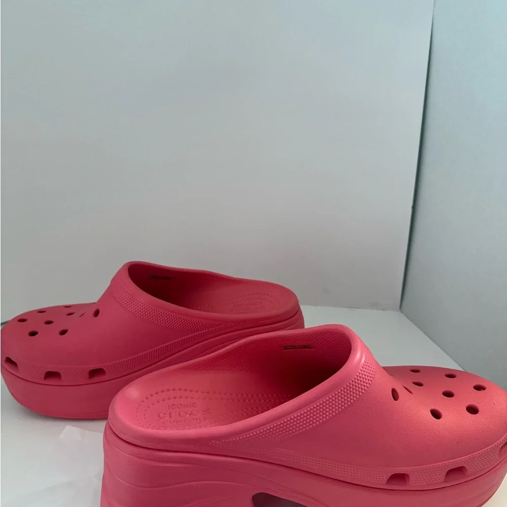 CROCS Women's Bold Pink Platform Shoes